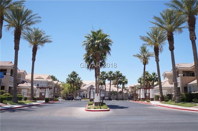 Building Photo - Gated Community, 2bed/2bath