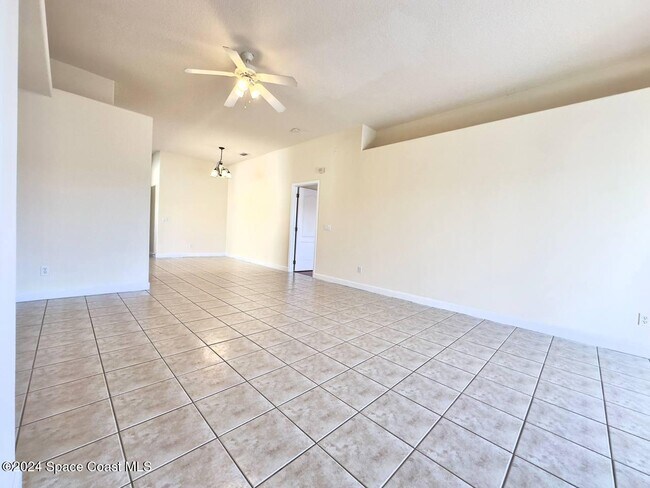 Building Photo - 565 Limerick Dr