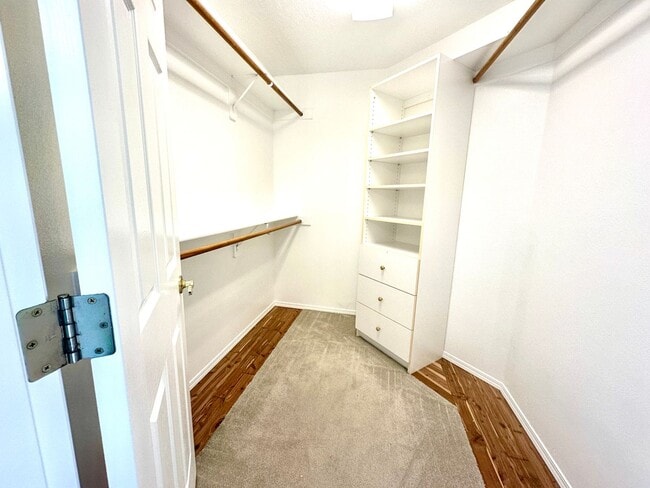 Building Photo - 5 bedroom, swimming pool, Gym, close to OSU