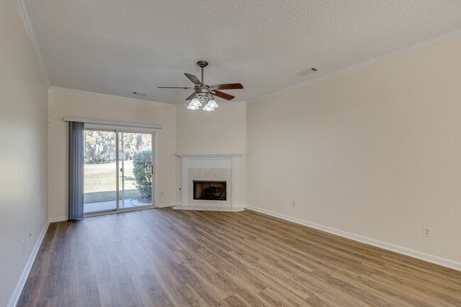 Building Photo - 35 Putters Pl