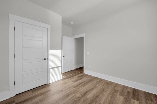 Building Photo - 514 Silky Oak Dr SE