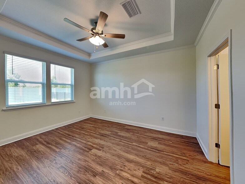 Building Photo - 151 Banyan Frst Dr