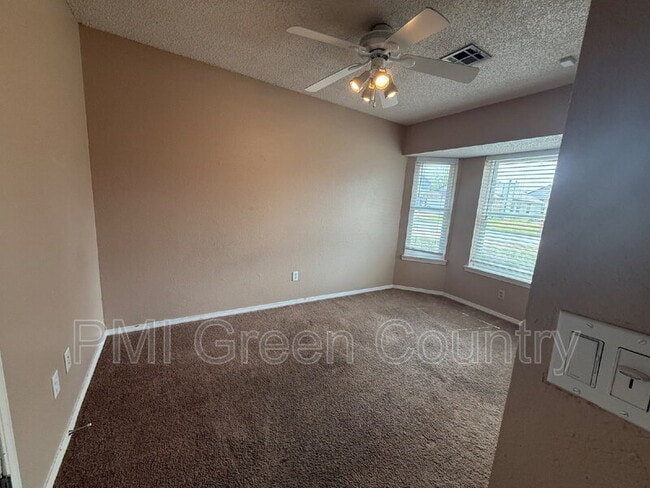 Building Photo - 1608 W Fort Worth St