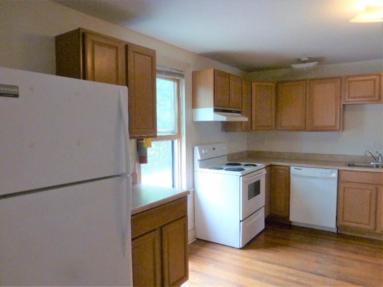 Primary Photo - 97 N Winooski Ave