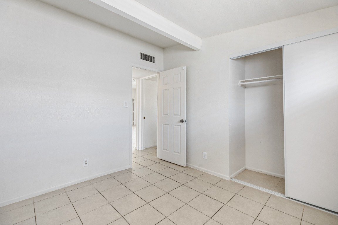 Building Photo - 221 Milinane Dr