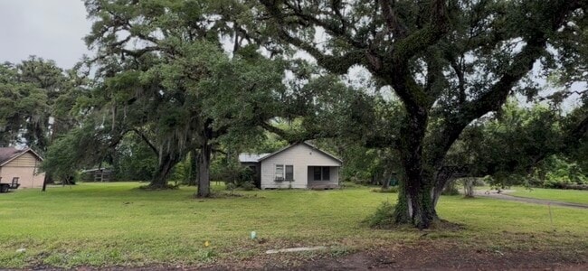 Building Photo - 1501 S Columbia Dr