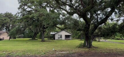 Building Photo - 1501 S Columbia Dr