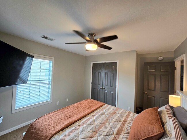 Building Photo - 525 Batty Way