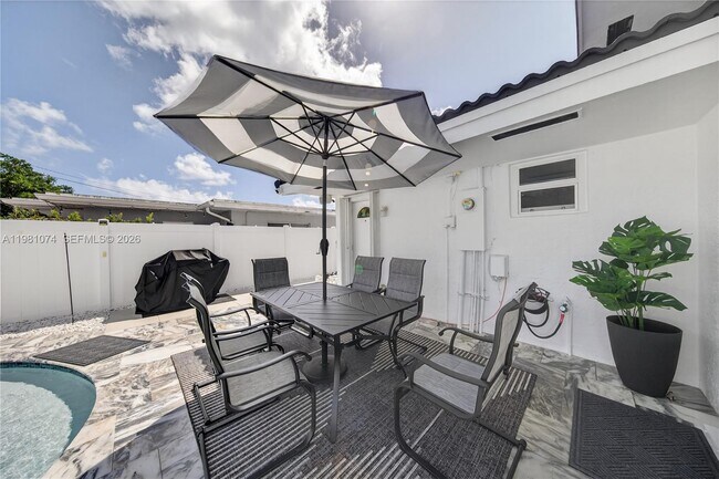 Building Photo - 2161 NE 62nd Ct