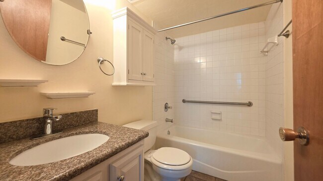 Building Photo - FOR RENT. 1 bedroom 1 bathroom condo first floor