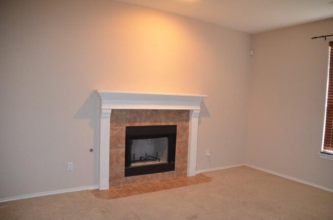 Building Photo - 11201 Dodge Cattle Dr