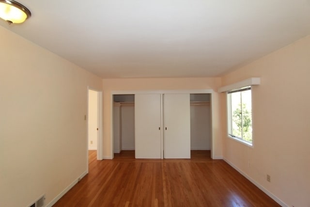 Building Photo - 4 Bedroom Mid-Century Oakmore Property With View of Bay