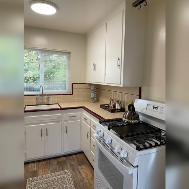 Kitchen - 320 Waverley St