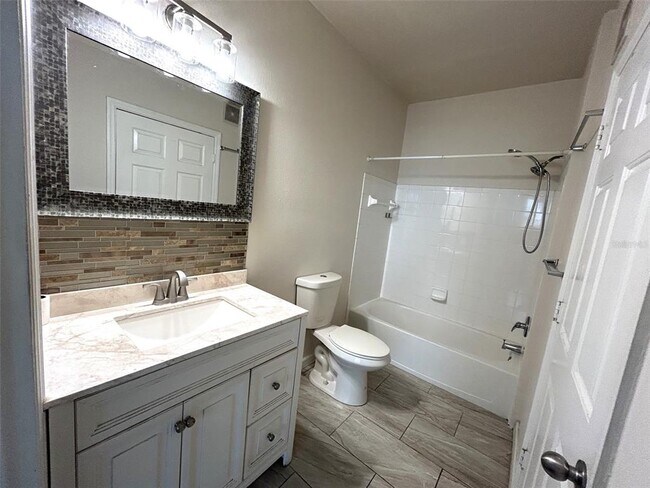 Building Photo - 2015 Erving Cir