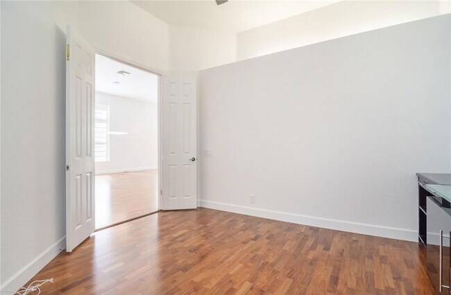 Building Photo - 2519 Bay Pointe Ct