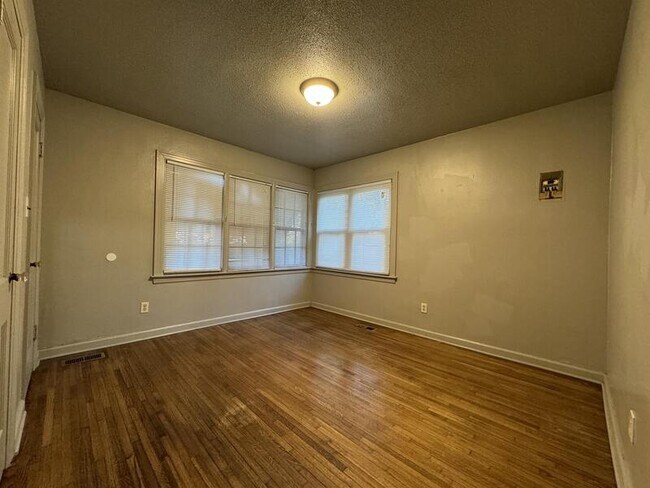 Building Photo - 3212 Ardyce Dr