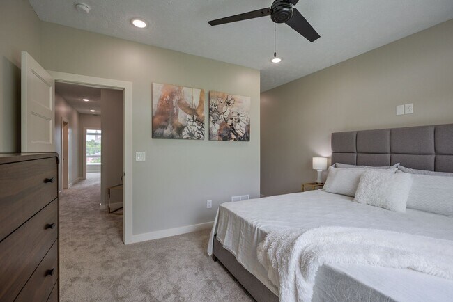 Building Photo - Modern 3BR Retreat | Penthouse + Skyline V...