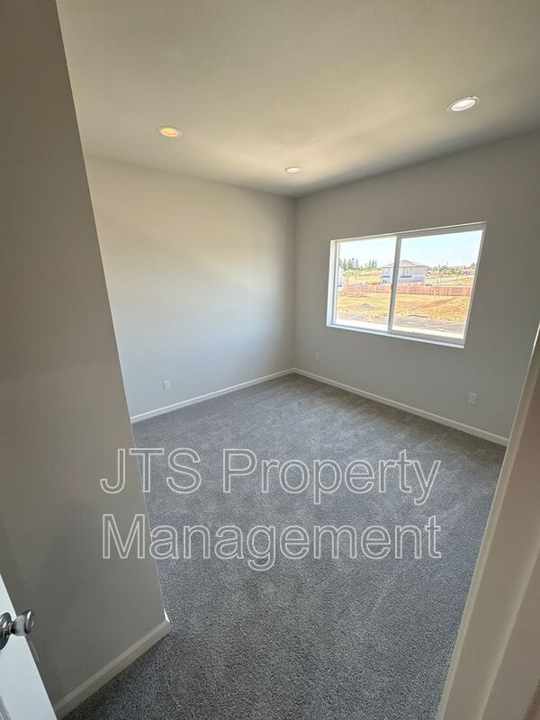 Building Photo - 5 Oak Manor Way