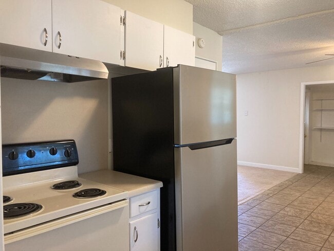 Building Photo - 224 N Oxford Dr