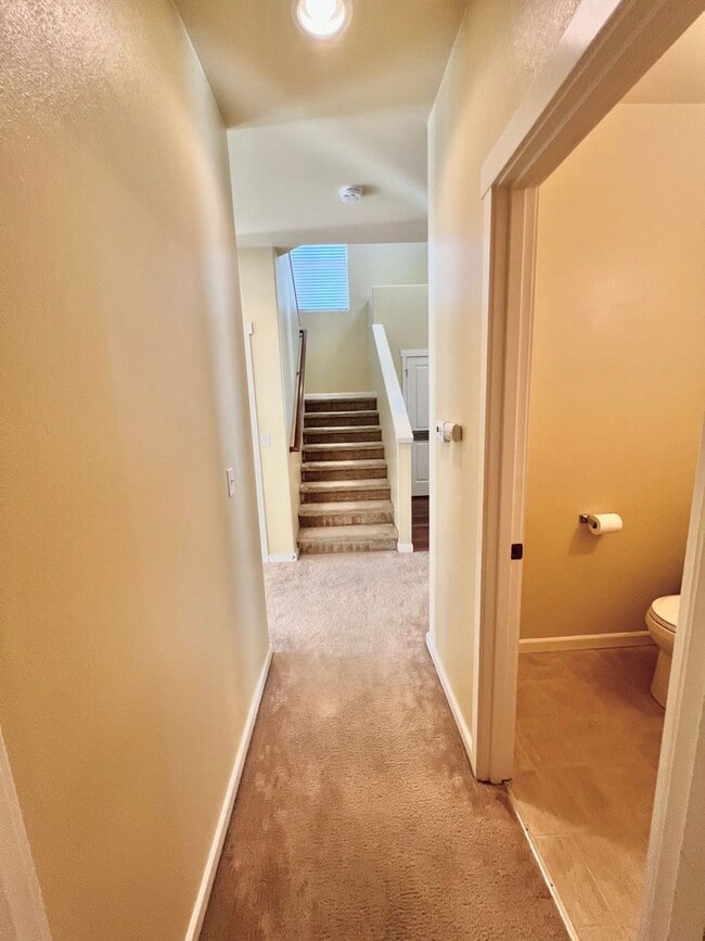 Building Photo - MOVE IN READY: 4bd 2.5ba 2,086 sq ft