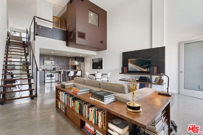 Building Photo - 4111 Sunset Blvd