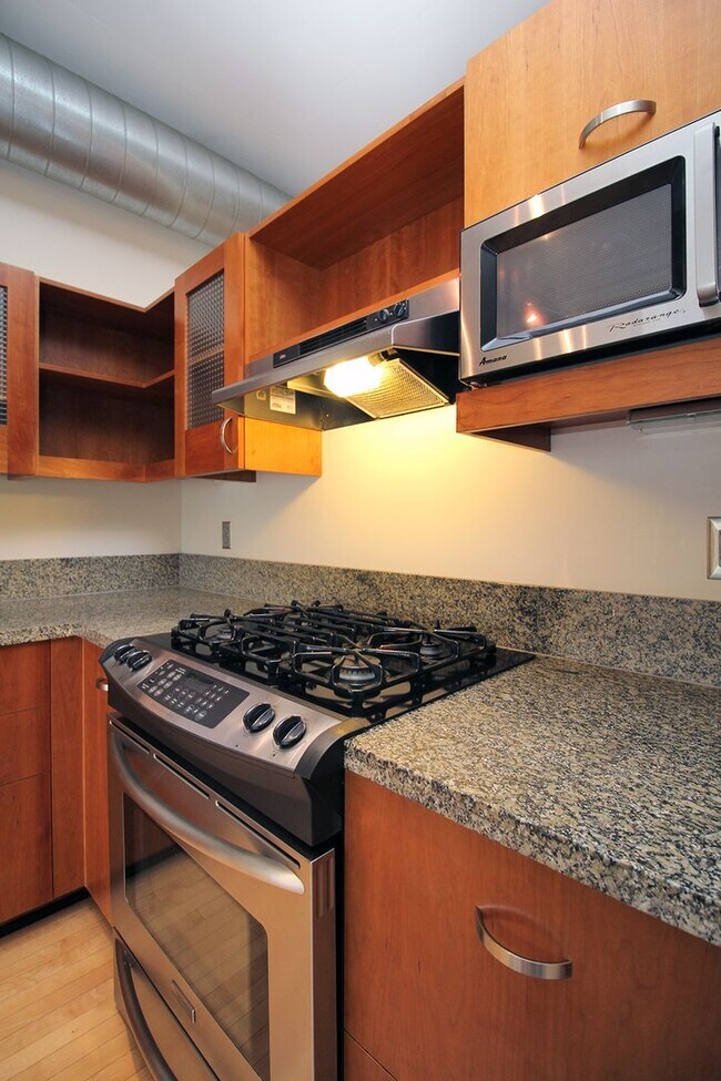 Building Photo - Exceptional 1 bd + bonus, City Views in Pe...