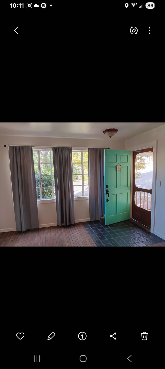 Building Photo - 15 Alvina Ave