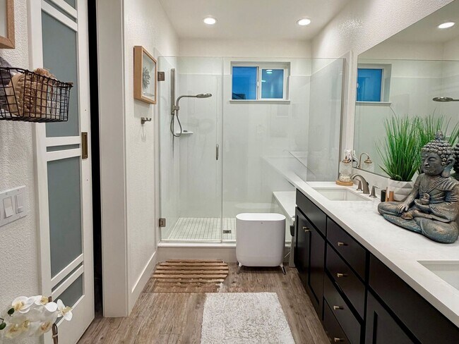 Building Photo - Luxury 4BR Home with Dual Side Yards, Putting Green & Zen-Inspired Master Suite