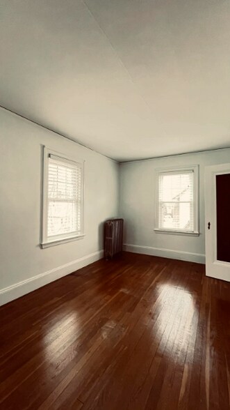 Building Photo - 21 Lawrence Ln