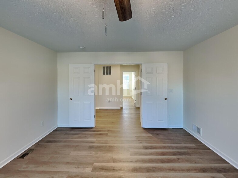 Building Photo - 62 Henderson Ln