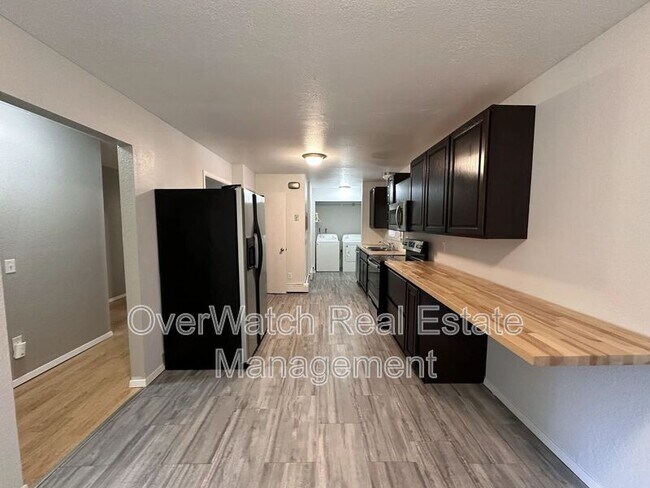 Building Photo - 6121 De Armoun Rd