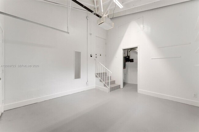 Building Photo - 4724 Orduna Dr