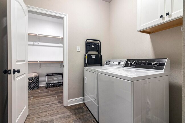 Building Photo - 3313 Flatwood Dr