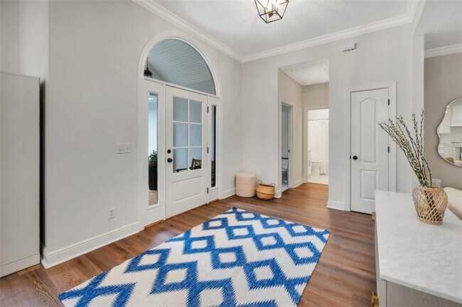 Building Photo - 248 St James Ave