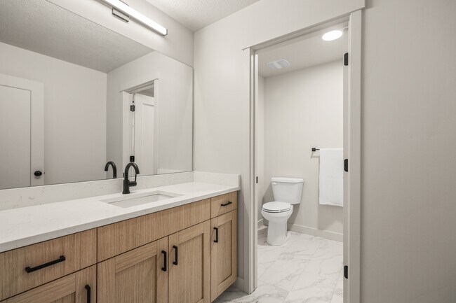 Building Photo - 1175 N Meridian Ln