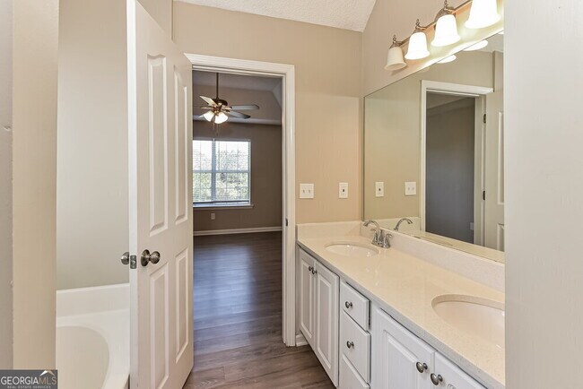Building Photo - 554 Ransom Way