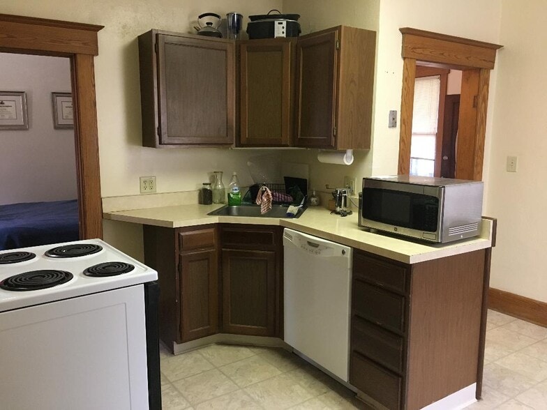 Building Photo - 208 Avondale Ave