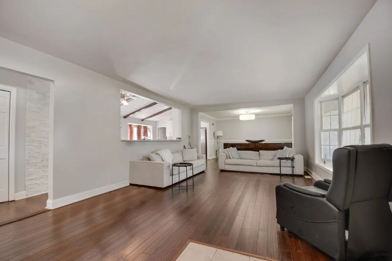 Building Photo - 837 Hamlin Ave