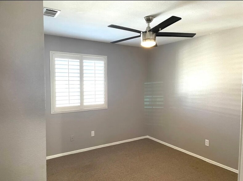 Building Photo - 1331 Statice Ct