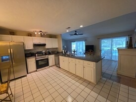 Building Photo - 2319 N Hendry Pt