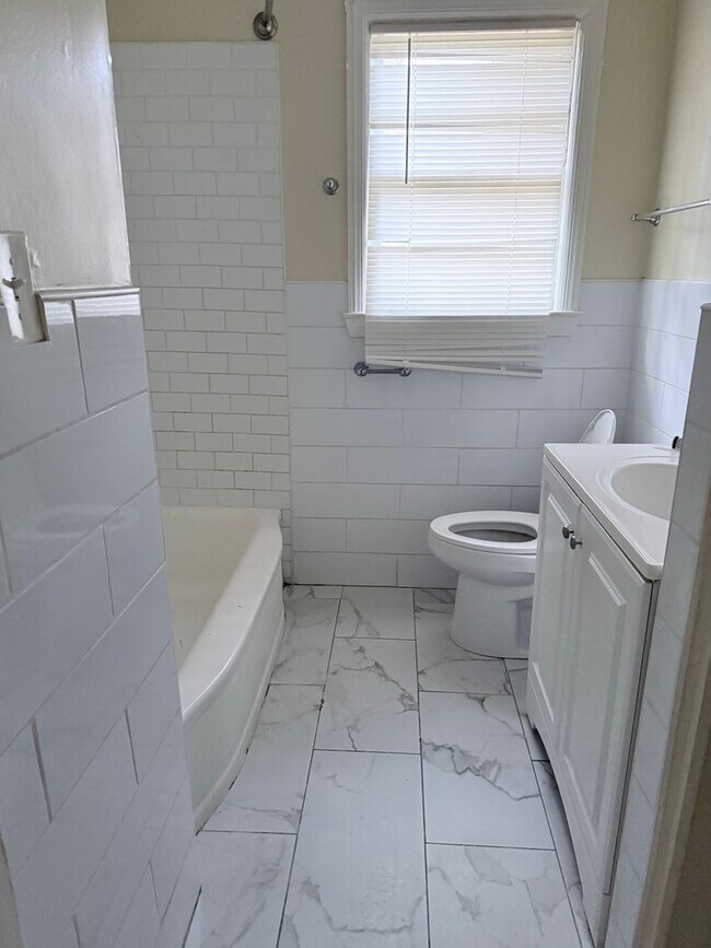 Building Photo - Derenne Dr Rental