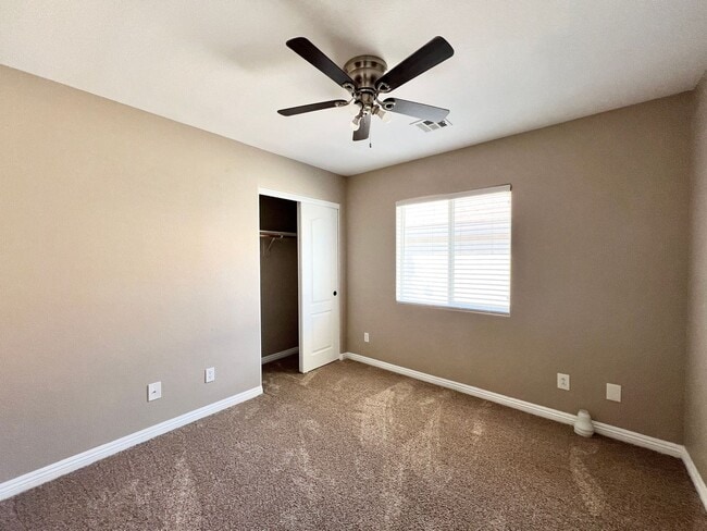 Building Photo - 102 S Pointe Way