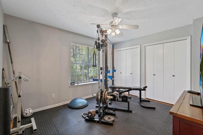 Building Photo - 2828 S Logrun Cir