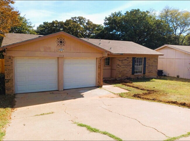 Building Photo - 1112 Autumn Oak Dr