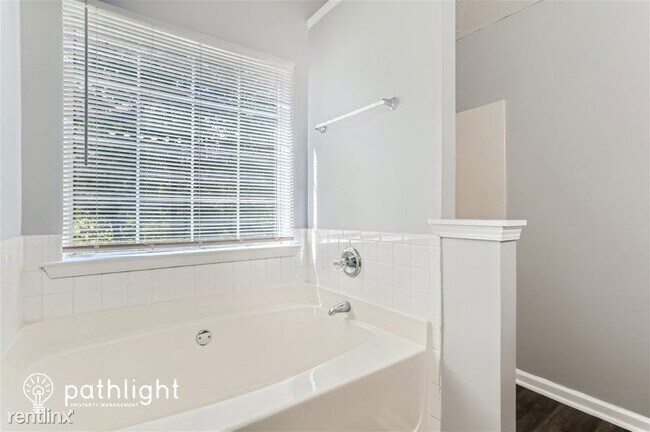 Building Photo - 535 Concord Terrace UNIT