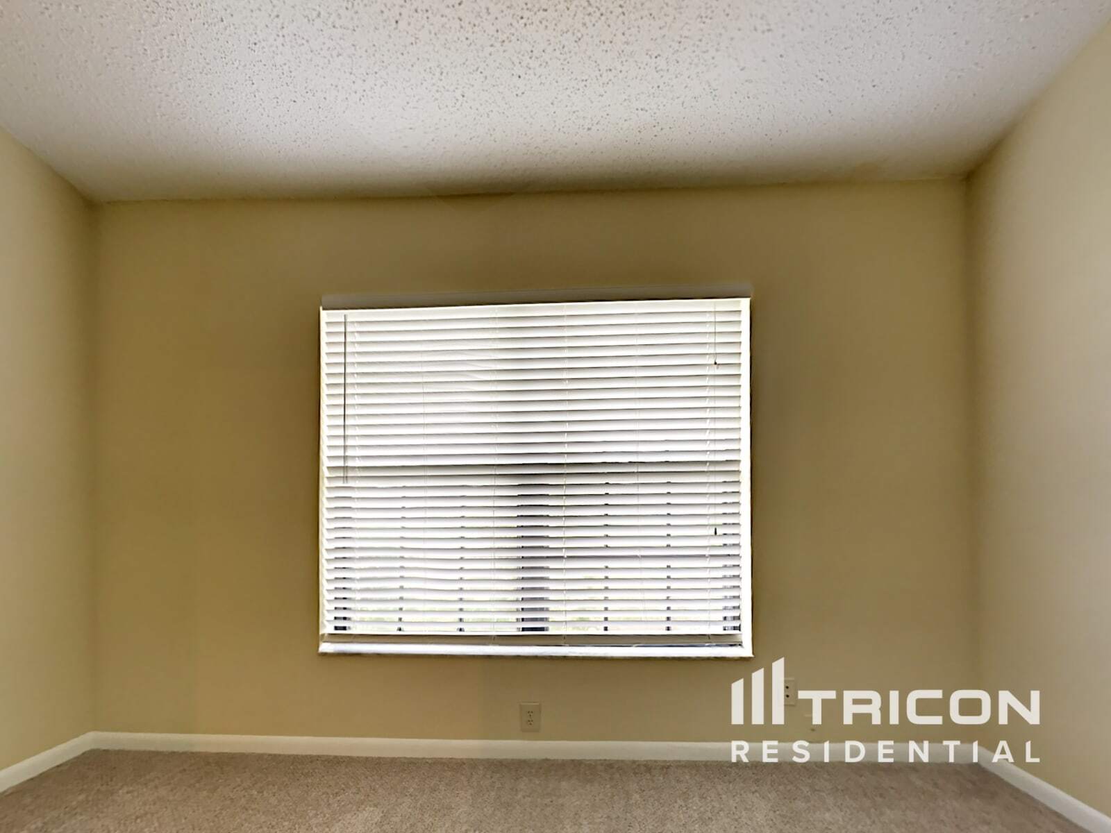 Building Photo - 2612 Bridle Dr