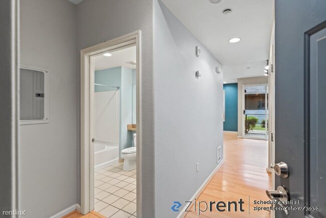 Building Photo - 1 br, 1 bath Condo - 1121 40th Street, Eme...