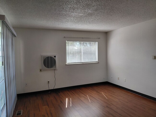 Building Photo - ALL PROSPECTIVE TENANTS MUST SUBMIT A $58 ...