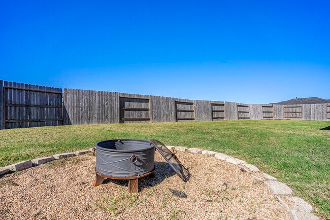 Building Photo - 8302 Tourmaline Wy