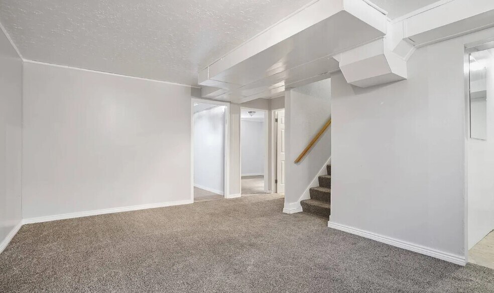 Lower Level - has two (2) Bedrooms, Bathroom w/Shower and Laundry Room - 7141 Quivas